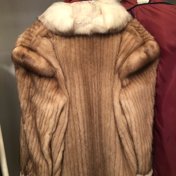 Mink Jacket with Fox. - Picture 2 of 4